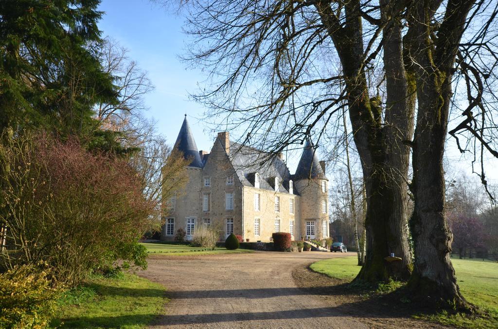 Chateau De Vaux Yvre-l'Eveque Luaran gambar