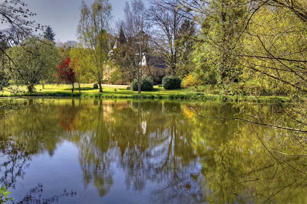 Chateau De Vaux Yvre-l'Eveque Luaran gambar